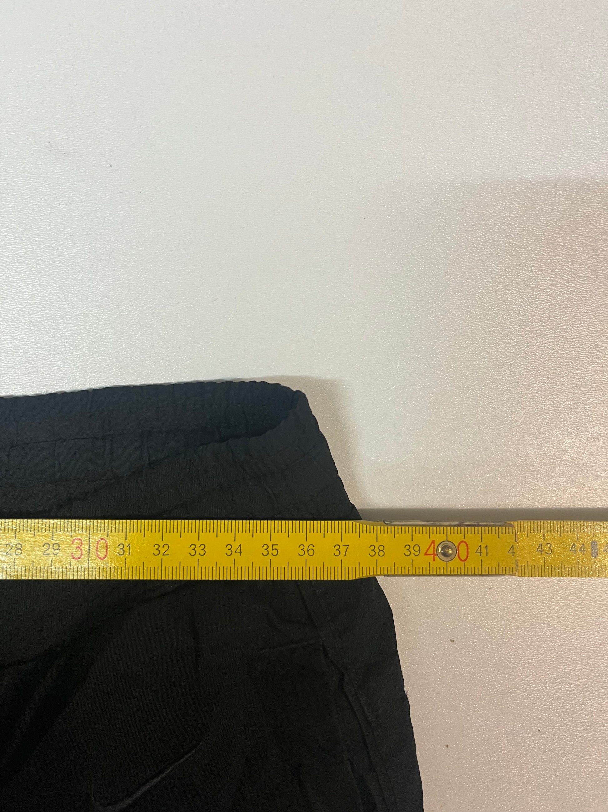 Entdecke unsere Vintage Track Pants von Nike und anderen Marken, erhältlich bei Valuxery.de - Dein Shop für trendige Vintage - Kleidung. Unsere Track Pants sind aus hochwertigen Materialien und