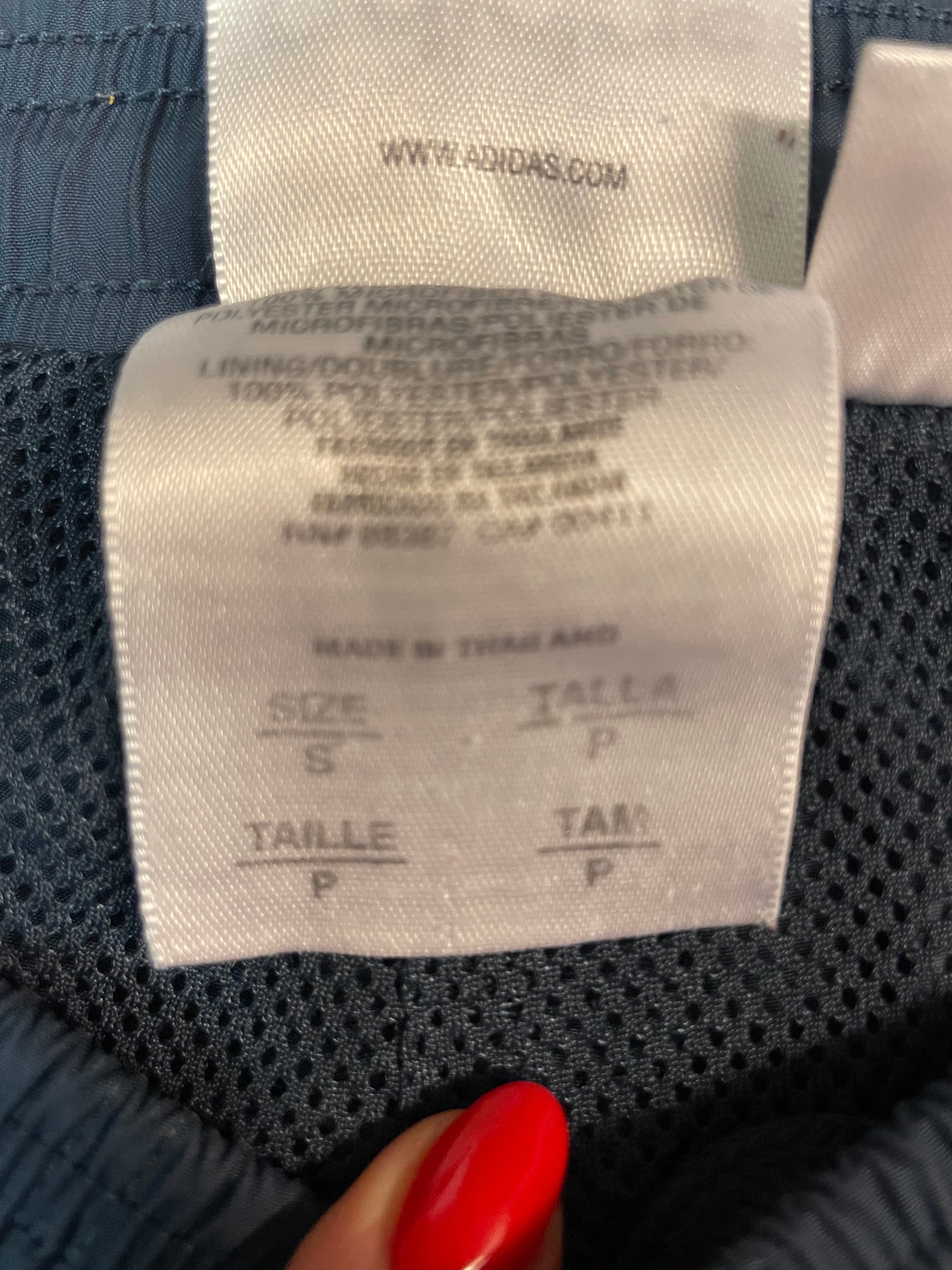 Entdecke unsere Vintage Track Pants von Nike und anderen Marken, erhältlich bei Valuxery.de - Dein Shop für trendige Vintage - Kleidung. Unsere Track Pants sind aus hochwertigen Materialien und