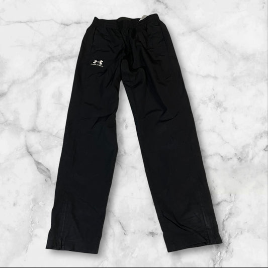 Entdecke unsere Vintage Track Pants von Nike und anderen Marken, erhältlich bei Valuxery.de - Dein Shop für trendige Vintage - Kleidung. Unsere Track Pants sind aus hochwertigen Materialien und
