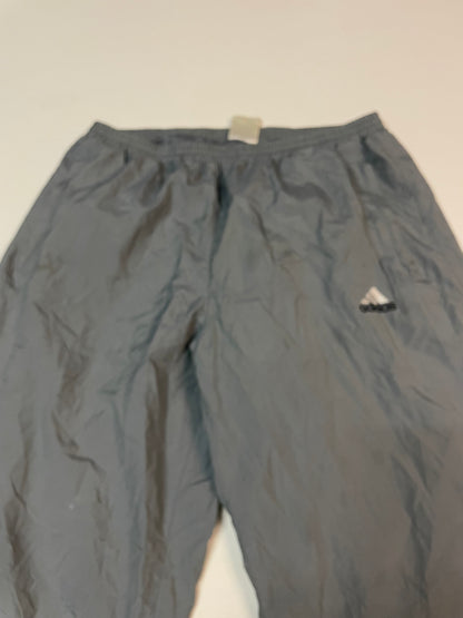 Entdecke unsere Vintage Track Pants von Nike und anderen Marken, erhältlich bei Valuxery.de - Dein Shop für trendige Vintage - Kleidung. Unsere Track Pants sind aus hochwertigen Materialien und