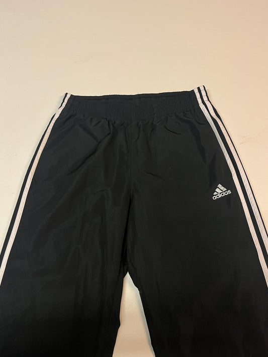Entdecke unsere Vintage Track Pants von Nike und anderen Marken, erhältlich bei Valuxery.de - Dein Shop für trendige Vintage - Kleidung. Unsere Track Pants sind aus hochwertigen Materialien und