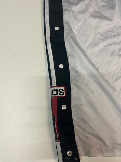 Entdecke unsere Vintage Track Pants von Nike und anderen Marken, erhältlich bei Valuxery.de - Dein Shop für trendige Vintage - Kleidung. Unsere Track Pants sind aus hochwertigen Materialien und