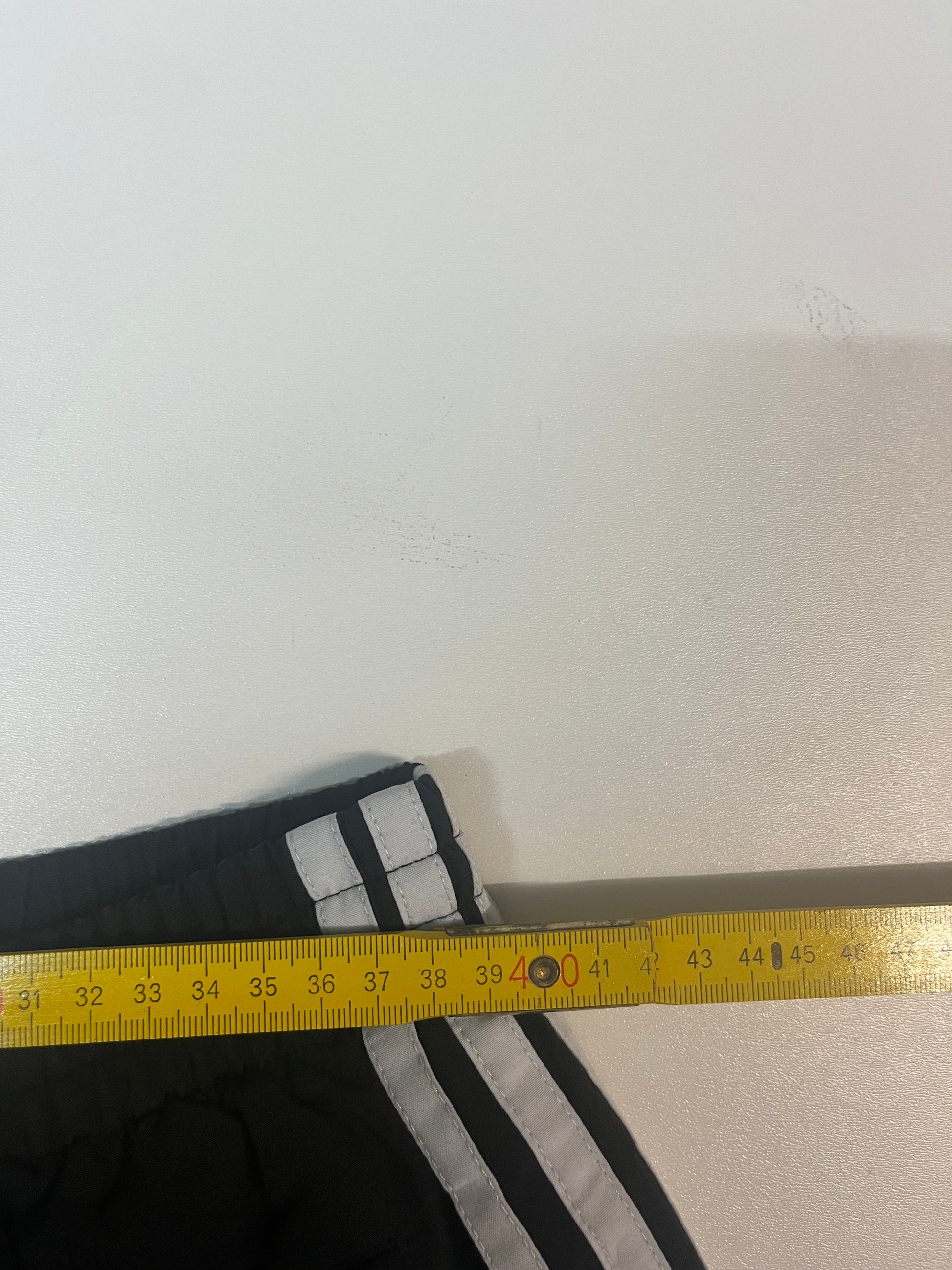 Entdecke unsere Vintage Track Pants von Nike und anderen Marken, erhältlich bei Valuxery.de - Dein Shop für trendige Vintage - Kleidung. Unsere Track Pants sind aus hochwertigen Materialien und