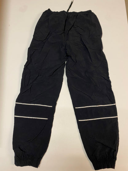 Entdecke unsere Vintage Track Pants von Nike und anderen Marken, erhältlich bei Valuxery.de - Dein Shop für trendige Vintage - Kleidung. Unsere Track Pants sind aus hochwertigen Materialien und