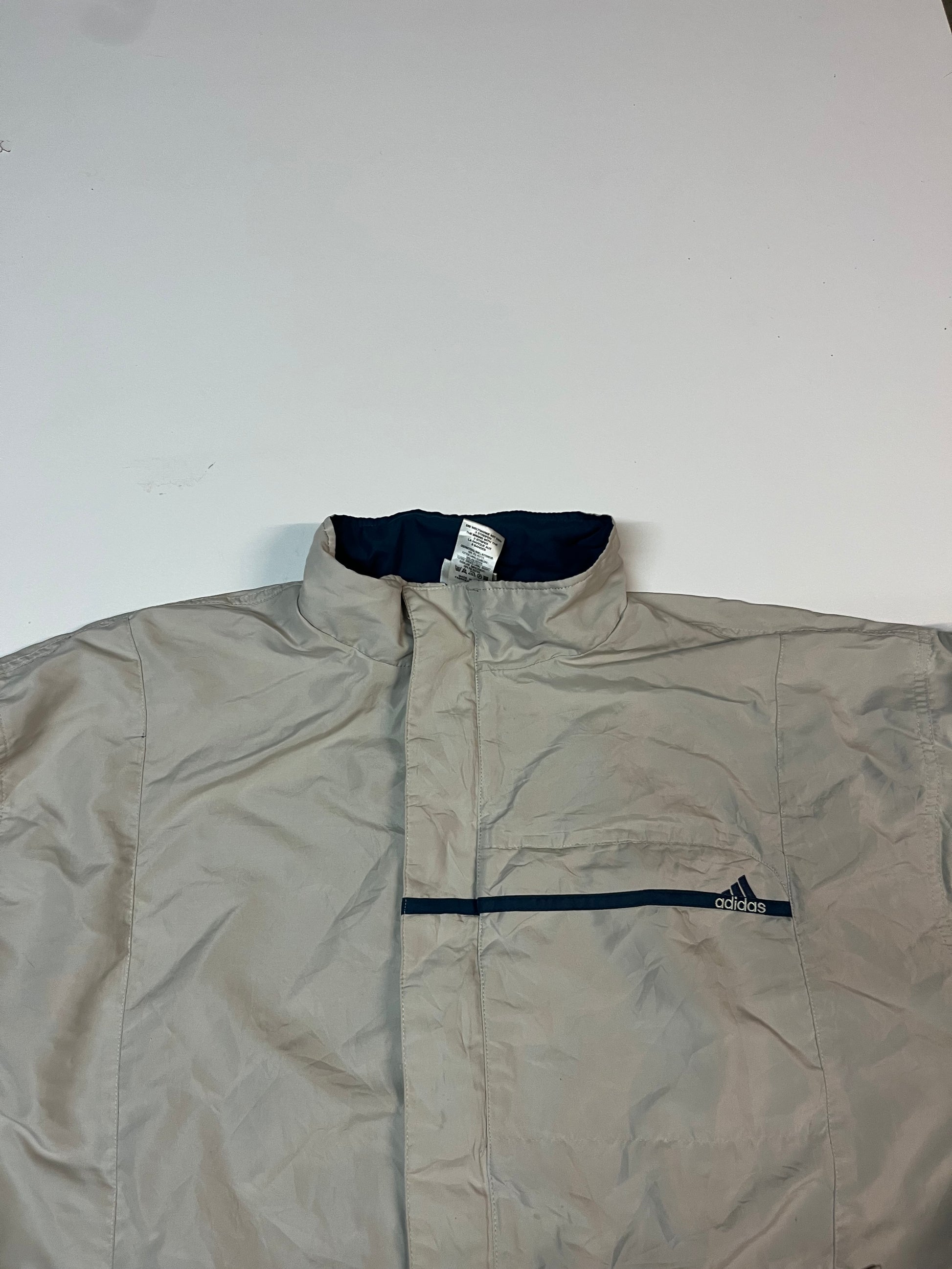 Entdecke unsere Vintage Track Pants von Nike und anderen Marken, erhältlich bei Valuxery.de - Dein Shop für trendige Vintage - Kleidung. Unsere Track Pants sind aus hochwertigen Materialien und