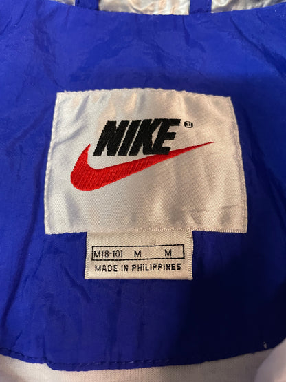 Entdecke unsere Vintage Track Pants von Nike und anderen Marken, erhältlich bei Valuxery.de - Dein Shop für trendige Vintage - Kleidung. Unsere Track Pants sind aus hochwertigen Materialien und