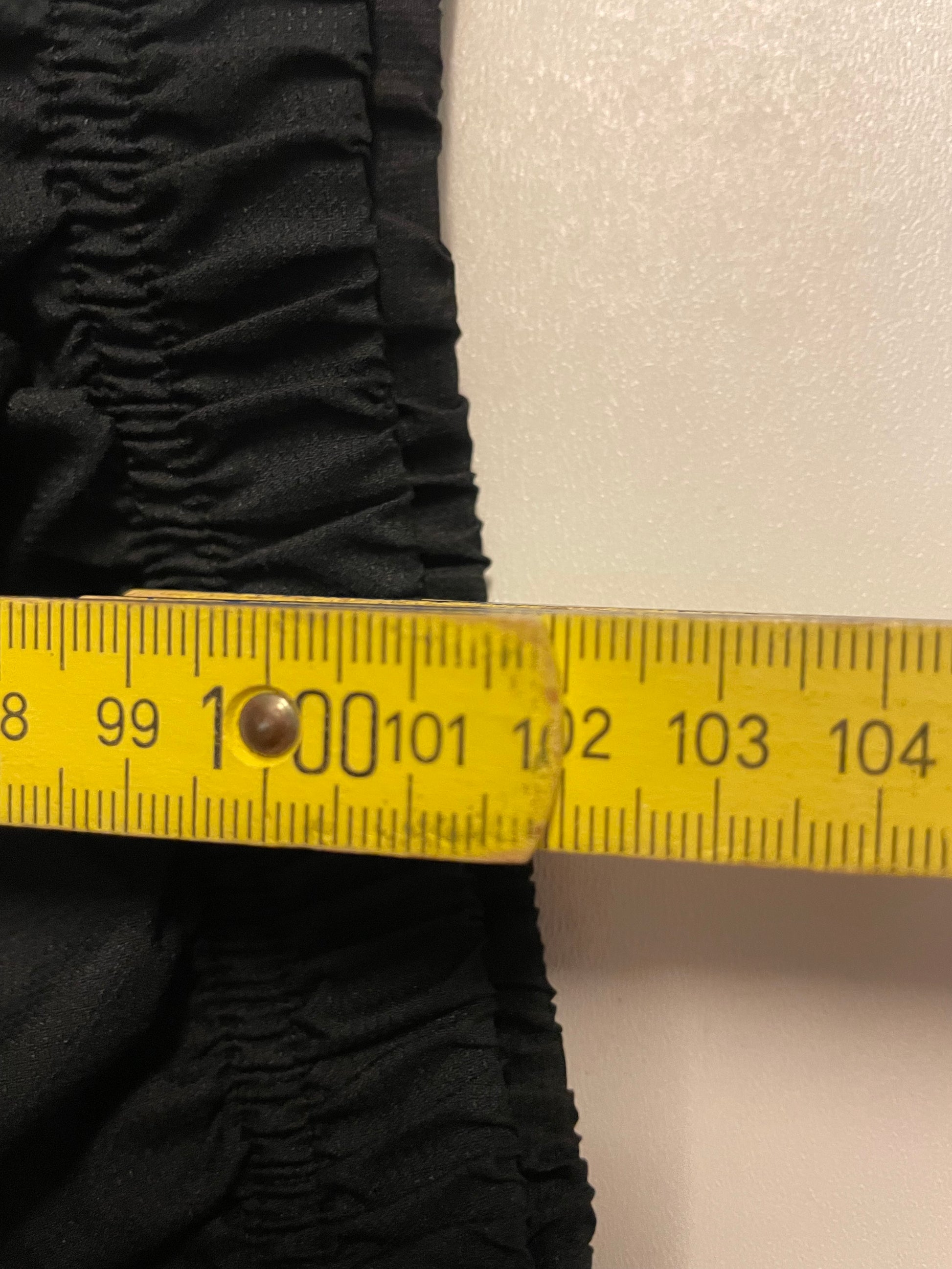 Entdecke unsere Vintage Track Pants von Nike und anderen Marken, erhältlich bei Valuxery.de - Dein Shop für trendige Vintage - Kleidung. Unsere Track Pants sind aus hochwertigen Materialien und