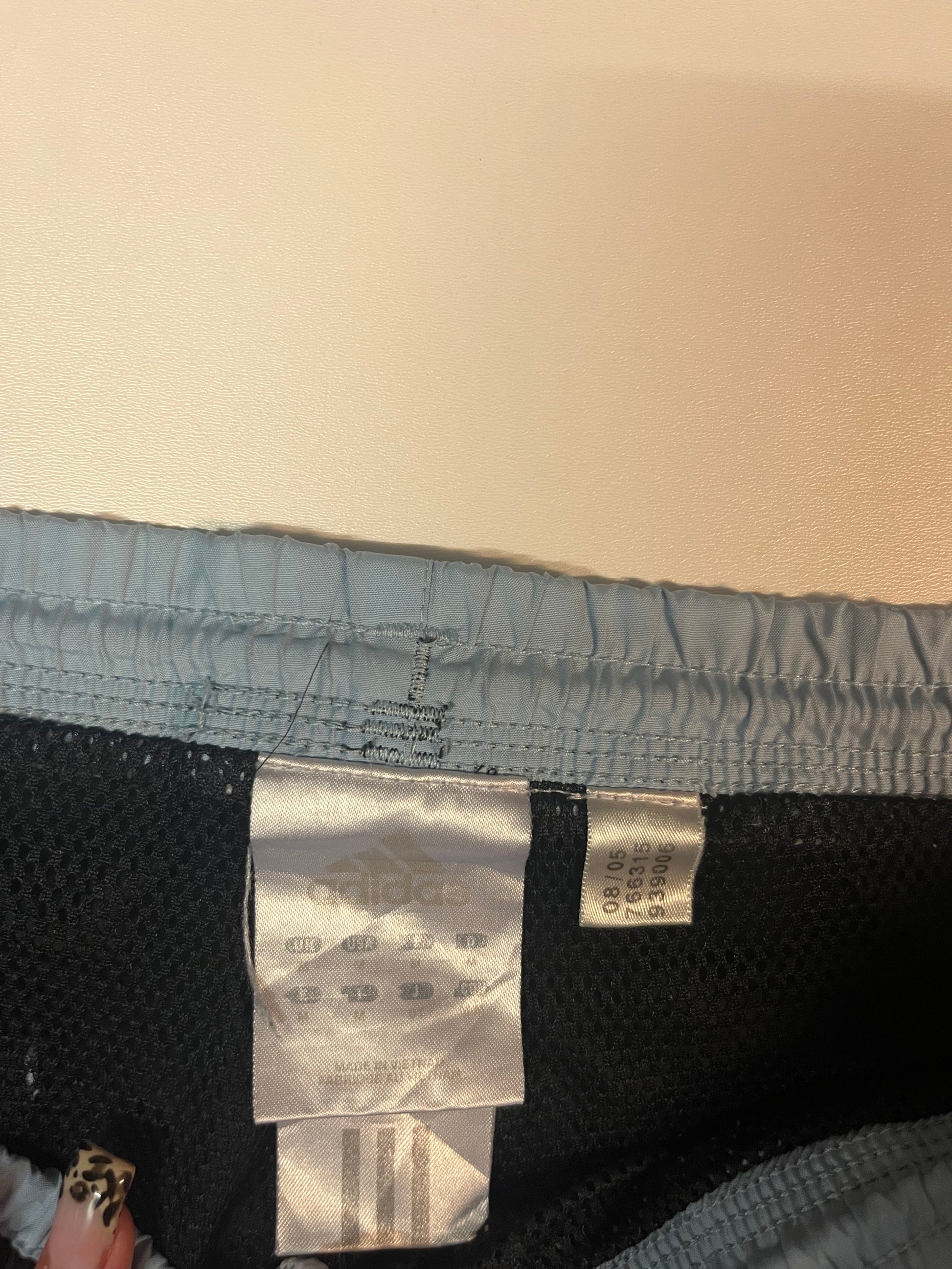 Entdecke unsere Vintage Track Pants von Nike und anderen Marken, erhältlich bei Valuxery.de - Dein Shop für trendige Vintage - Kleidung. Unsere Track Pants sind aus hochwertigen Materialien und