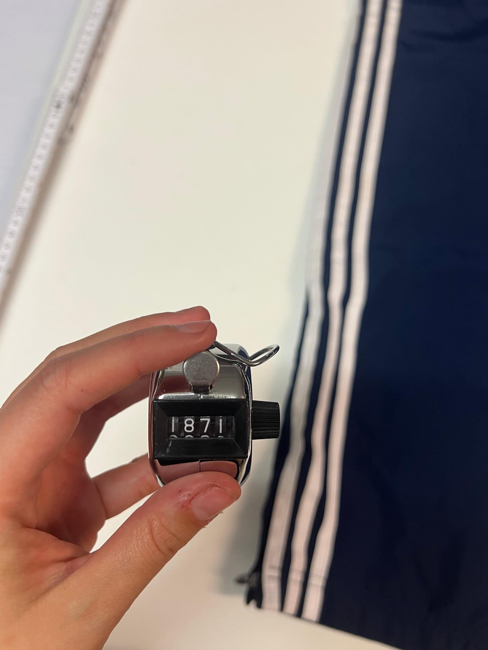 Entdecke unsere Vintage Track Pants von Nike und anderen Marken, erhältlich bei Valuxery.de - Dein Shop für trendige Vintage - Kleidung. Unsere Track Pants sind aus hochwertigen Materialien und