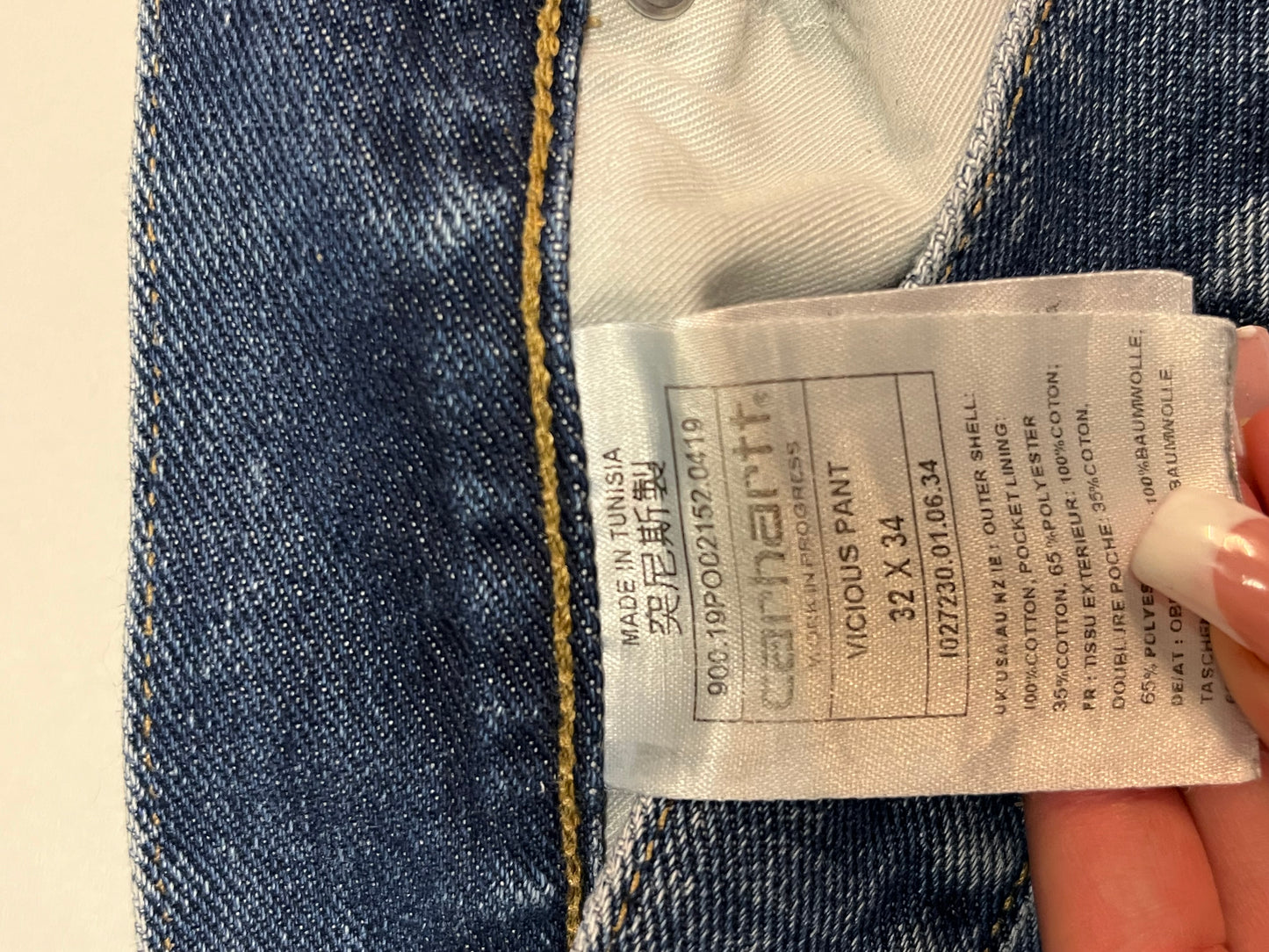 Entdecke unsere Vintage Track Pants von Nike und anderen Marken, erhältlich bei Valuxery.de - Dein Shop für trendige Vintage - Kleidung. Unsere Track Pants sind aus hochwertigen Materialien und