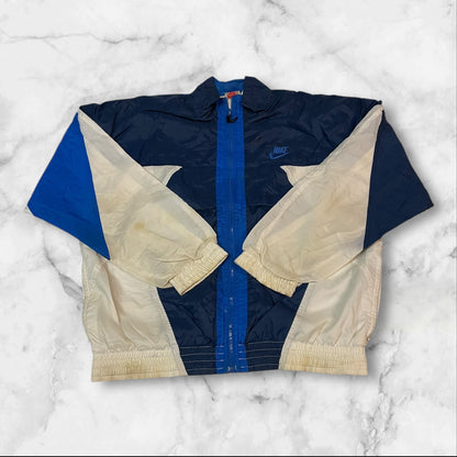 Entdecke unsere Vintage Track Pants von Nike und anderen Marken, erhältlich bei Valuxery.de - Dein Shop für trendige Vintage - Kleidung. Unsere Track Pants sind aus hochwertigen Materialien und