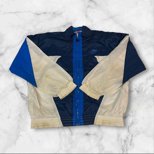 Entdecke unsere Vintage Track Pants von Nike und anderen Marken, erhältlich bei Valuxery.de - Dein Shop für trendige Vintage - Kleidung. Unsere Track Pants sind aus hochwertigen Materialien und
