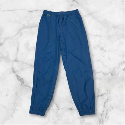 Entdecke unsere Vintage Track Pants von Nike und anderen Marken, erhältlich bei Valuxery.de - Dein Shop für trendige Vintage - Kleidung. Unsere Track Pants sind aus hochwertigen Materialien und