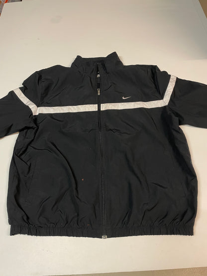 Entdecke unsere Vintage Track Pants von Nike und anderen Marken, erhältlich bei Valuxery.de - Dein Shop für trendige Vintage - Kleidung. Unsere Track Pants sind aus hochwertigen Materialien und