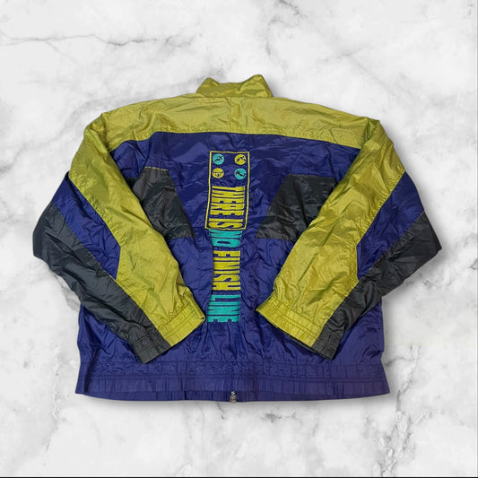 Entdecke unsere Vintage Track Pants von Nike und anderen Marken, erhältlich bei Valuxery.de - Dein Shop für trendige Vintage - Kleidung. Unsere Track Pants sind aus hochwertigen Materialien und