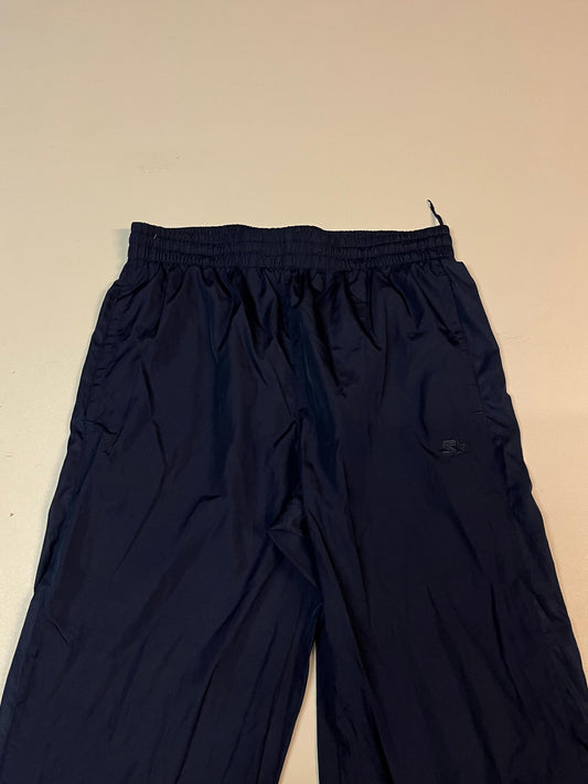 Entdecke unsere Vintage Track Pants von Nike und anderen Marken, erhältlich bei Valuxery.de - Dein Shop für trendige Vintage - Kleidung. Unsere Track Pants sind aus hochwertigen Materialien und