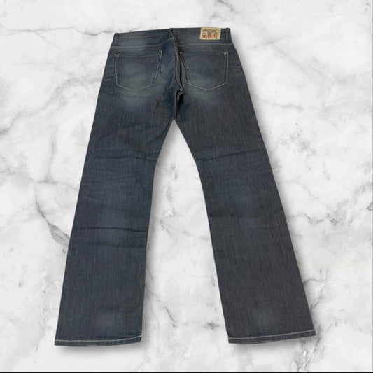 Entdecke unsere Vintage Track Pants von Nike und anderen Marken, erhältlich bei Valuxery.de - Dein Shop für trendige Vintage - Kleidung. Unsere Track Pants sind aus hochwertigen Materialien und