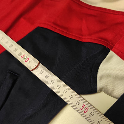 Entdecke unsere Vintage Track Pants von Nike und anderen Marken, erhältlich bei Valuxery.de - Dein Shop für trendige Vintage - Kleidung. Unsere Track Pants sind aus hochwertigen Materialien und