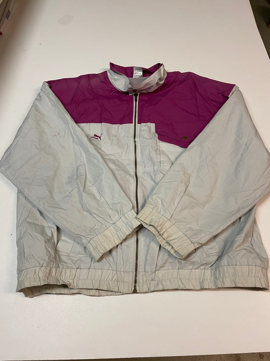 Entdecke unsere Vintage Track Pants von Nike und anderen Marken, erhältlich bei Valuxery.de - Dein Shop für trendige Vintage - Kleidung. Unsere Track Pants sind aus hochwertigen Materialien und