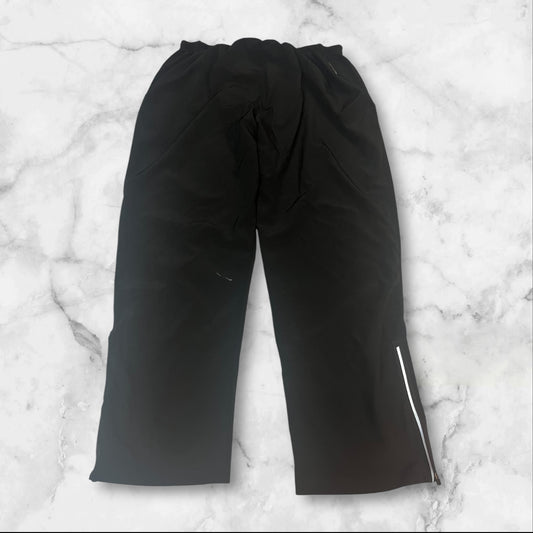 Entdecke unsere Vintage Track Pants von Nike und anderen Marken, erhältlich bei Valuxery.de - Dein Shop für trendige Vintage - Kleidung. Unsere Track Pants sind aus hochwertigen Materialien und