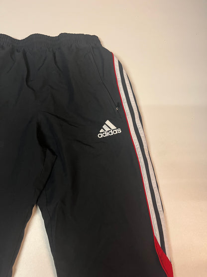 Entdecke unsere Vintage Track Pants von Nike und anderen Marken, erhältlich bei Valuxery.de - Dein Shop für trendige Vintage - Kleidung. Unsere Track Pants sind aus hochwertigen Materialien und