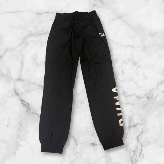 Entdecke unsere Vintage Track Pants von Nike und anderen Marken, erhältlich bei Valuxery.de - Dein Shop für trendige Vintage - Kleidung. Unsere Track Pants sind aus hochwertigen Materialien und