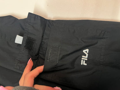 Entdecke unsere Vintage Track Pants von Nike und anderen Marken, erhältlich bei Valuxery.de - Dein Shop für trendige Vintage - Kleidung. Unsere Track Pants sind aus hochwertigen Materialien und