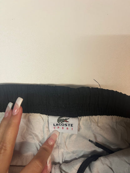 Entdecke unsere Vintage Track Pants von Nike und anderen Marken, erhältlich bei Valuxery.de - Dein Shop für trendige Vintage - Kleidung. Unsere Track Pants sind aus hochwertigen Materialien und