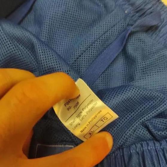 Entdecke unsere Vintage Track Pants von Nike und anderen Marken, erhältlich bei Valuxery.de - Dein Shop für trendige Vintage - Kleidung. Unsere Track Pants sind aus hochwertigen Materialien und