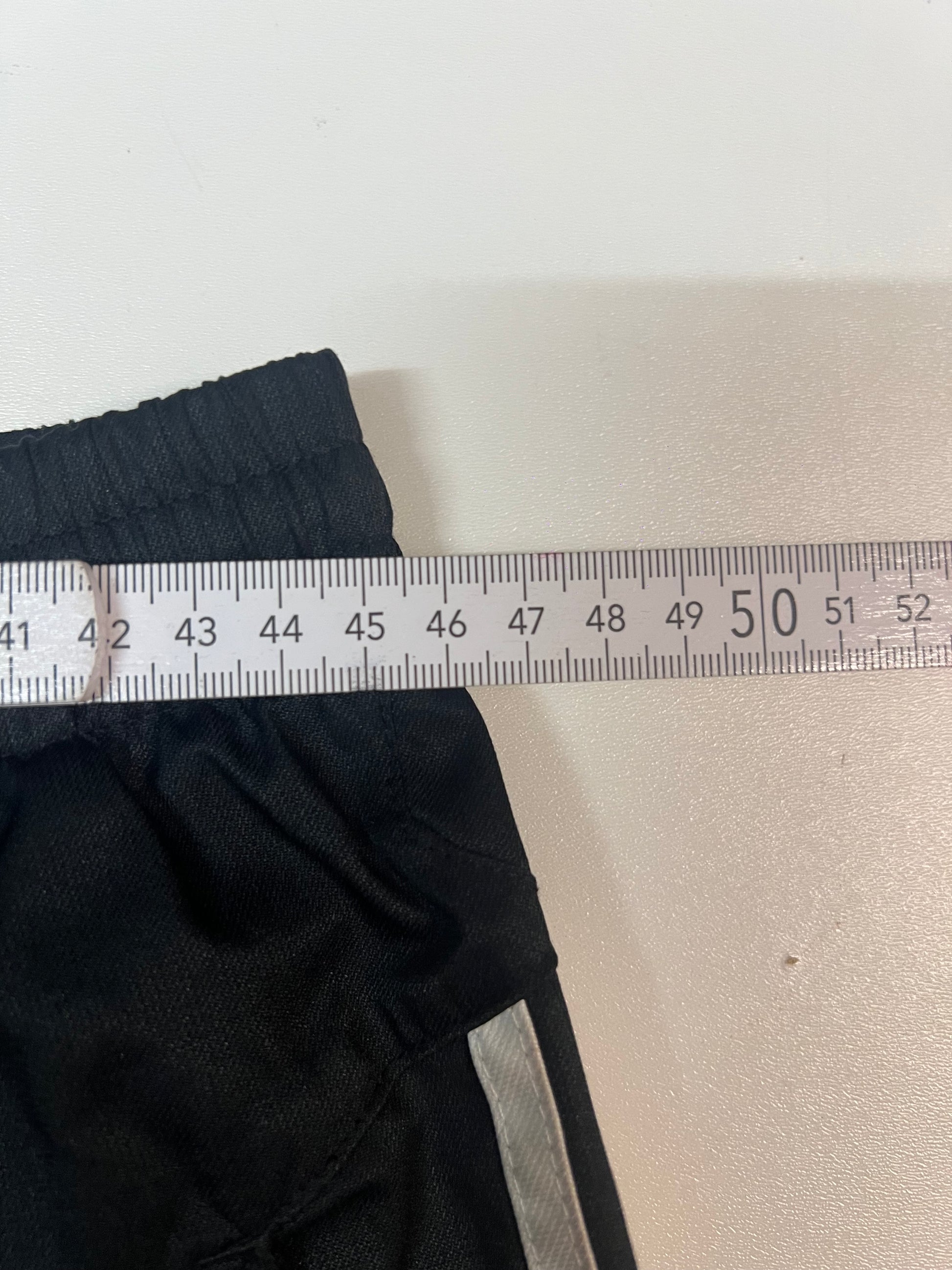 Entdecke unsere Vintage Track Pants von Nike und anderen Marken, erhältlich bei Valuxery.de - Dein Shop für trendige Vintage - Kleidung. Unsere Track Pants sind aus hochwertigen Materialien und
