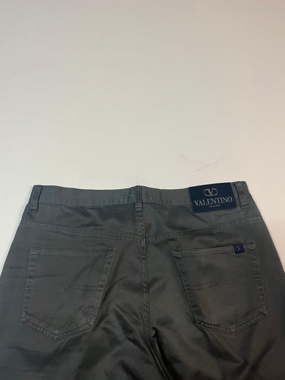 Entdecke unsere Vintage Track Pants von Nike und anderen Marken, erhältlich bei Valuxery.de - Dein Shop für trendige Vintage - Kleidung. Unsere Track Pants sind aus hochwertigen Materialien und