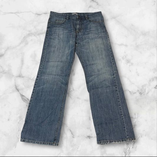 Entdecke unsere Vintage Track Pants von Nike und anderen Marken, erhältlich bei Valuxery.de - Dein Shop für trendige Vintage - Kleidung. Unsere Track Pants sind aus hochwertigen Materialien und