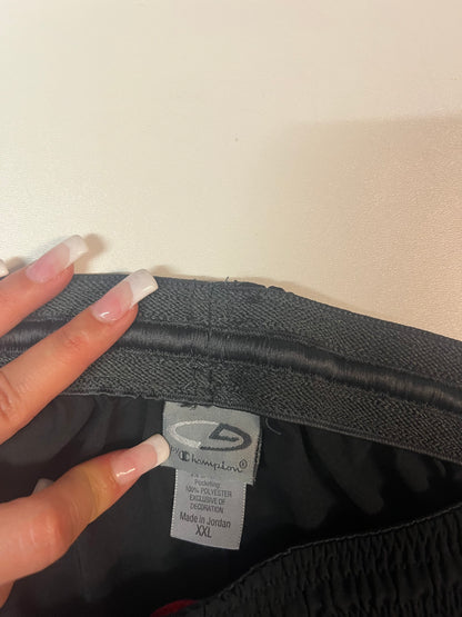 Entdecke unsere Vintage Track Pants von Nike und anderen Marken, erhältlich bei Valuxery.de - Dein Shop für trendige Vintage - Kleidung. Unsere Track Pants sind aus hochwertigen Materialien und