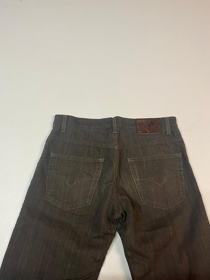Entdecke unsere Vintage Track Pants von Nike und anderen Marken, erhältlich bei Valuxery.de - Dein Shop für trendige Vintage - Kleidung. Unsere Track Pants sind aus hochwertigen Materialien und
