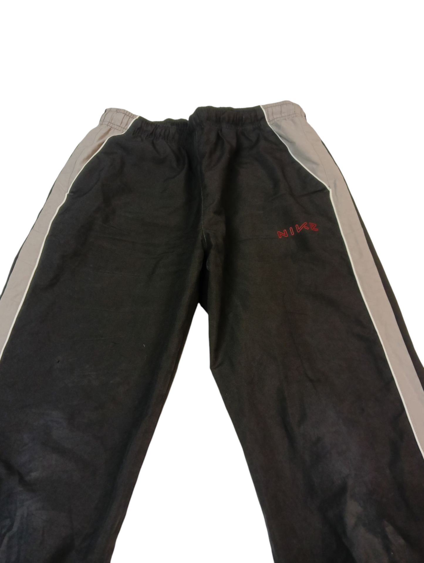 Entdecke unsere Vintage Track Pants von Nike und anderen Marken, erhältlich bei Valuxery.de - Dein Shop für trendige Vintage - Kleidung. Unsere Track Pants sind aus hochwertigen Materialien und
