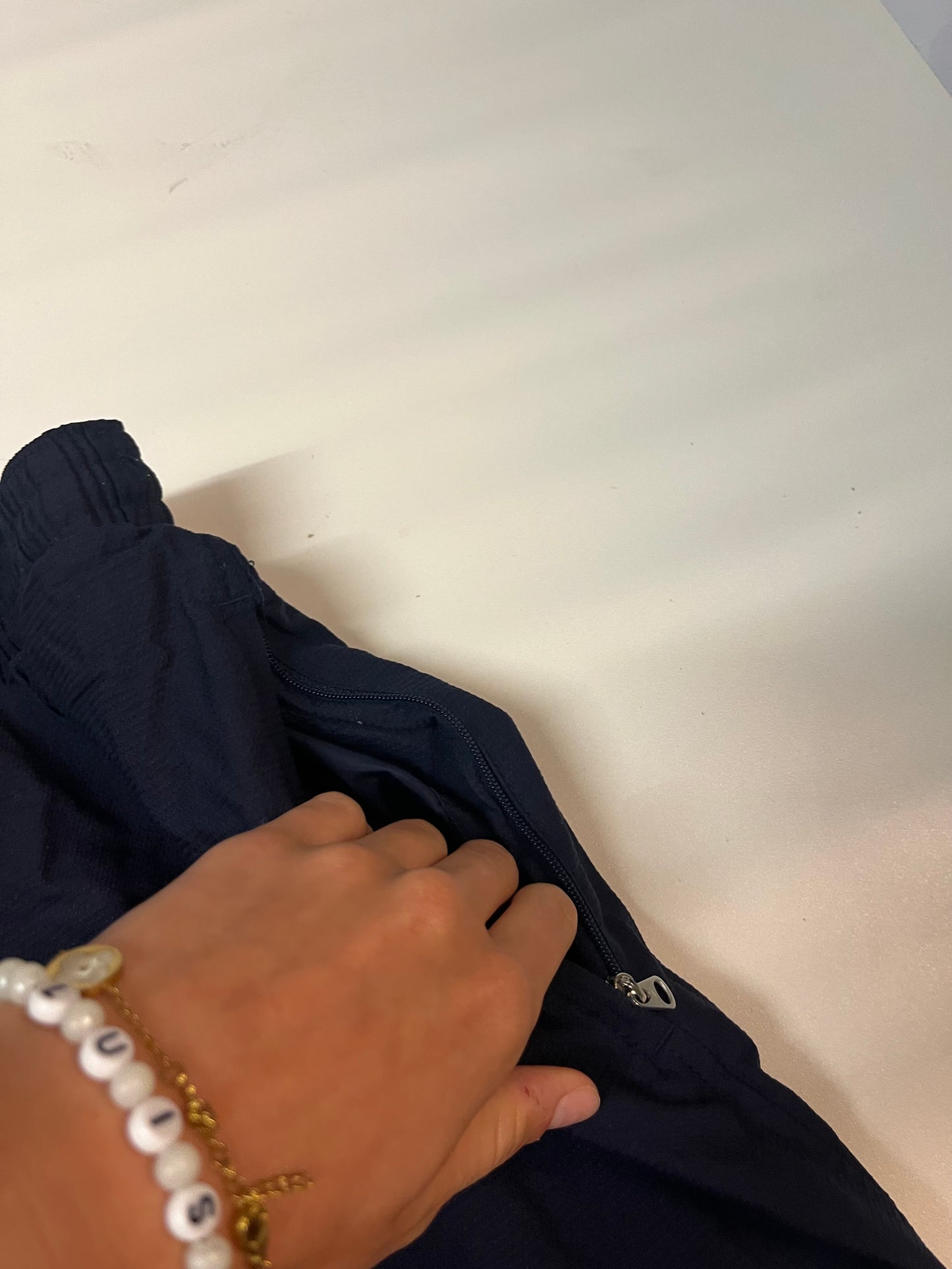 Entdecke unsere Vintage Track Pants von Nike und anderen Marken, erhältlich bei Valuxery.de - Dein Shop für trendige Vintage - Kleidung. Unsere Track Pants sind aus hochwertigen Materialien und
