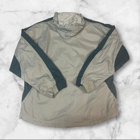Entdecke unsere Vintage Track Pants von Nike und anderen Marken, erhältlich bei Valuxery.de - Dein Shop für trendige Vintage - Kleidung. Unsere Track Pants sind aus hochwertigen Materialien und