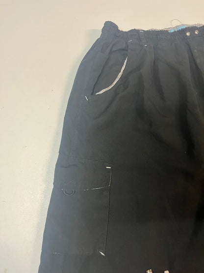 Entdecke unsere Vintage Track Pants von Nike und anderen Marken, erhältlich bei Valuxery.de - Dein Shop für trendige Vintage - Kleidung. Unsere Track Pants sind aus hochwertigen Materialien und