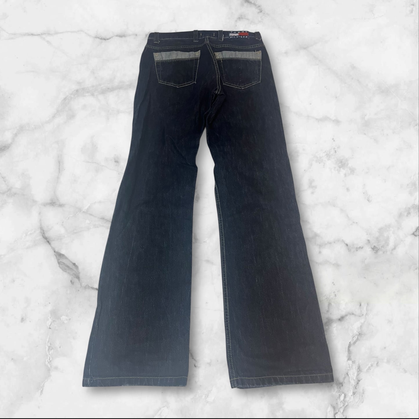 Entdecke unsere Vintage Track Pants von Nike und anderen Marken, erhältlich bei Valuxery.de - Dein Shop für trendige Vintage - Kleidung. Unsere Track Pants sind aus hochwertigen Materialien und