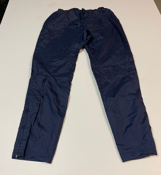 Entdecke unsere Vintage Track Pants von Nike und anderen Marken, erhältlich bei Valuxery.de - Dein Shop für trendige Vintage - Kleidung. Unsere Track Pants sind aus hochwertigen Materialien und