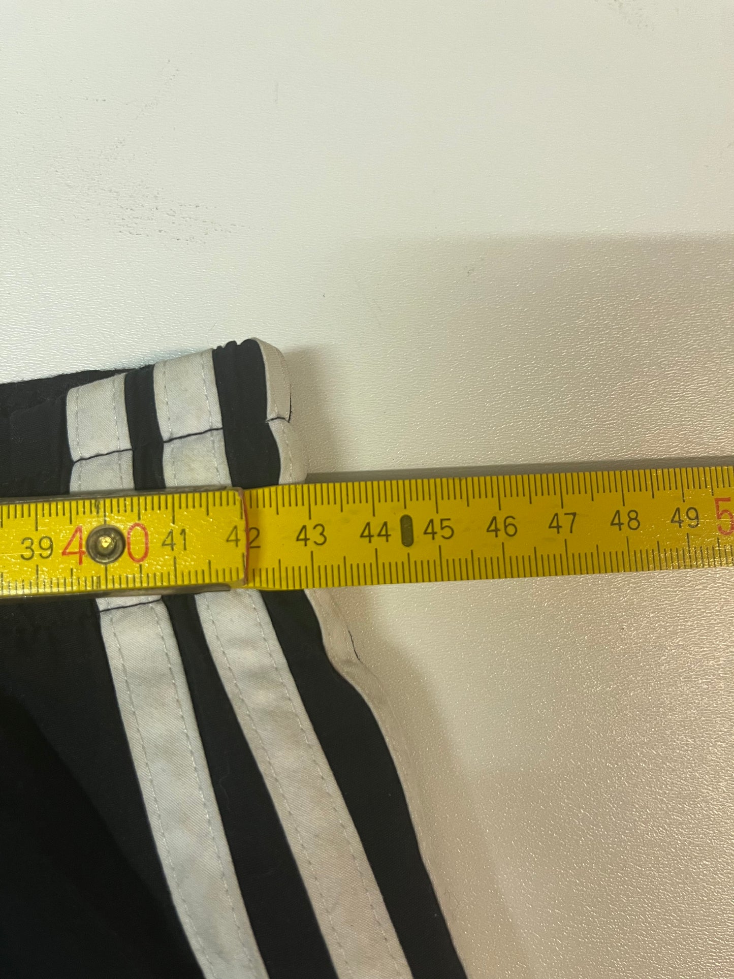 Entdecke unsere Vintage Track Pants von Nike und anderen Marken, erhältlich bei Valuxery.de - Dein Shop für trendige Vintage - Kleidung. Unsere Track Pants sind aus hochwertigen Materialien und