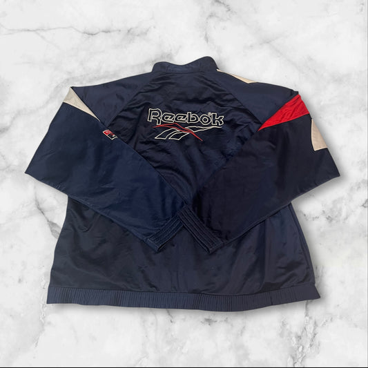 Entdecke unsere Vintage Track Pants von Nike und anderen Marken, erhältlich bei Valuxery.de - Dein Shop für trendige Vintage - Kleidung. Unsere Track Pants sind aus hochwertigen Materialien und
