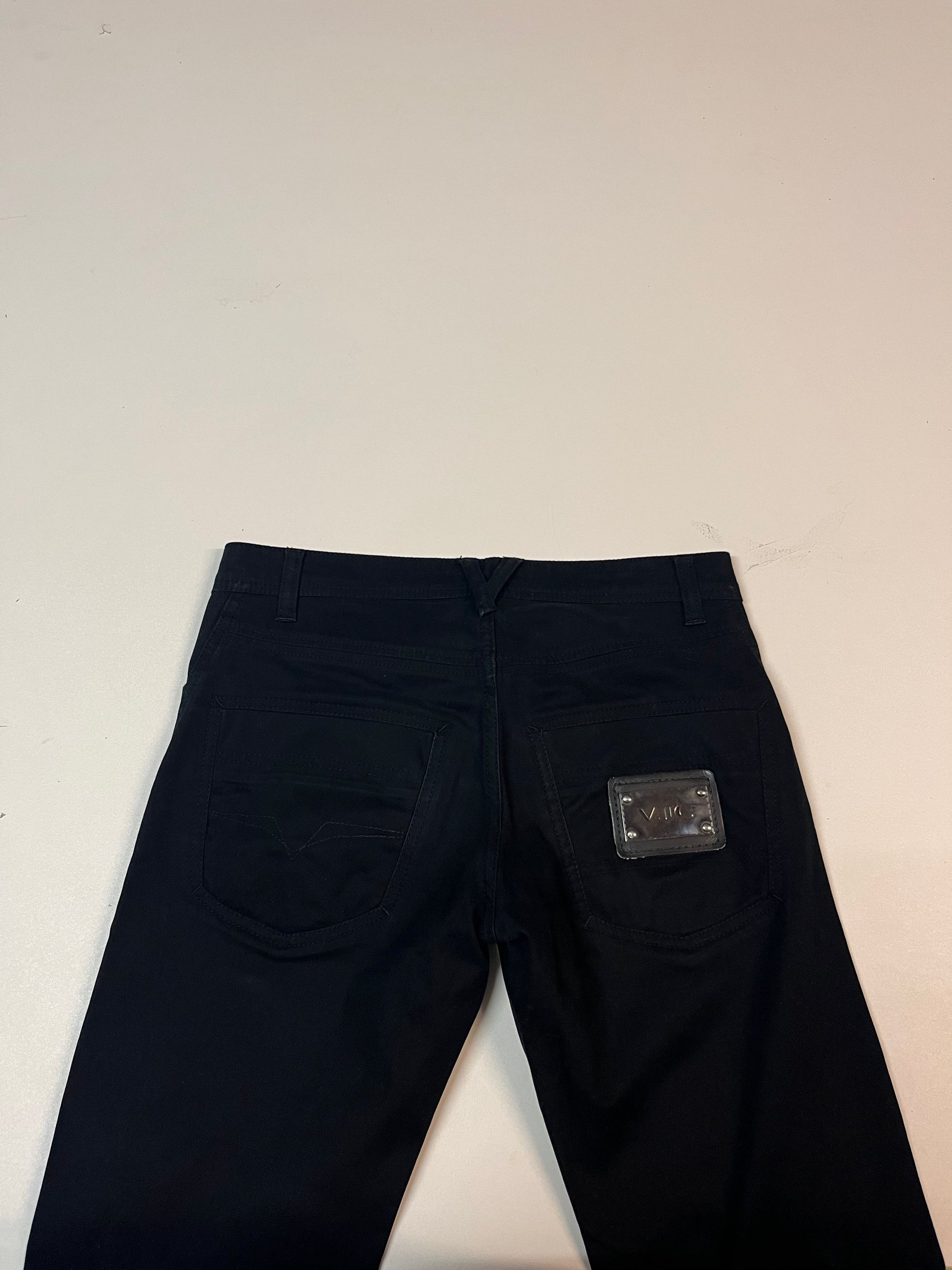 Entdecke unsere Vintage Track Pants von Nike und anderen Marken, erhältlich bei Valuxery.de - Dein Shop für trendige Vintage - Kleidung. Unsere Track Pants sind aus hochwertigen Materialien und