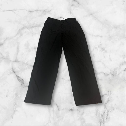Entdecke unsere Vintage Track Pants von Nike und anderen Marken, erhältlich bei Valuxery.de - Dein Shop für trendige Vintage - Kleidung. Unsere Track Pants sind aus hochwertigen Materialien und