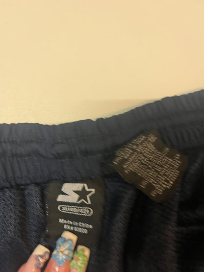 Entdecke unsere Vintage Track Pants von Nike und anderen Marken, erhältlich bei Valuxery.de - Dein Shop für trendige Vintage - Kleidung. Unsere Track Pants sind aus hochwertigen Materialien und