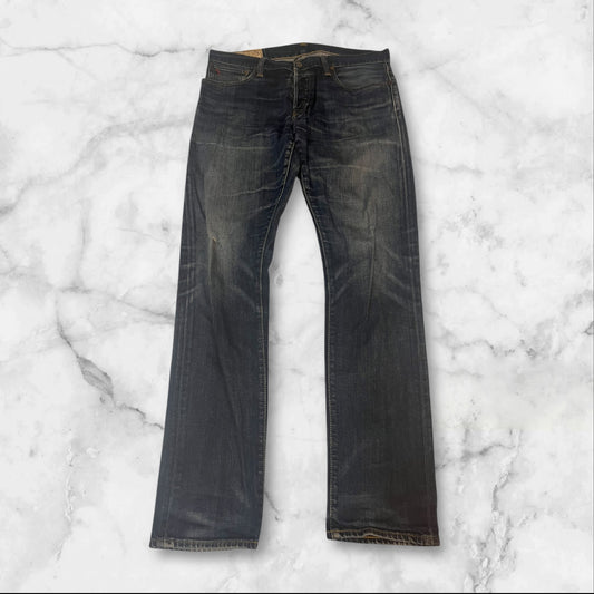 Entdecke unsere Vintage Track Pants von Nike und anderen Marken, erhältlich bei Valuxery.de - Dein Shop für trendige Vintage - Kleidung. Unsere Track Pants sind aus hochwertigen Materialien und