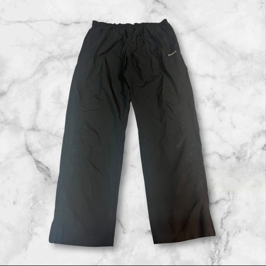 Entdecke unsere Vintage Track Pants von Nike und anderen Marken, erhältlich bei Valuxery.de - Dein Shop für trendige Vintage - Kleidung. Unsere Track Pants sind aus hochwertigen Materialien und