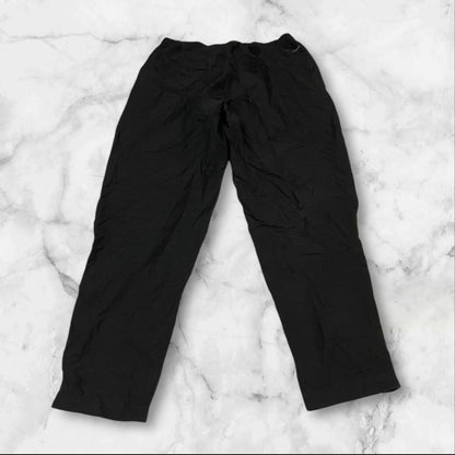Entdecke unsere Vintage Track Pants von Nike und anderen Marken, erhältlich bei Valuxery.de - Dein Shop für trendige Vintage - Kleidung. Unsere Track Pants sind aus hochwertigen Materialien und