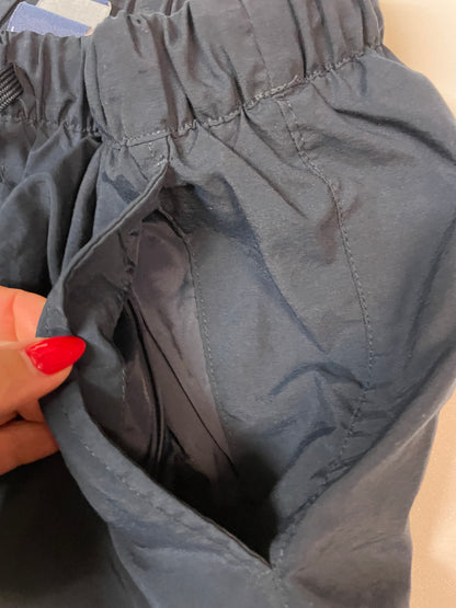 Entdecke unsere Vintage Track Pants von Nike und anderen Marken, erhältlich bei Valuxery.de - Dein Shop für trendige Vintage - Kleidung. Unsere Track Pants sind aus hochwertigen Materialien und