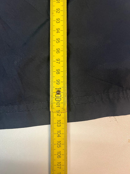 Entdecke unsere Vintage Track Pants von Nike und anderen Marken, erhältlich bei Valuxery.de - Dein Shop für trendige Vintage - Kleidung. Unsere Track Pants sind aus hochwertigen Materialien und